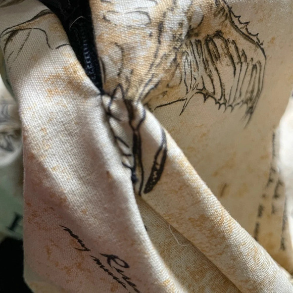 Fantastic Beasts Small Animal Scarf Carrier with Ventilation Holes and  Zipper - Picture 6 of 7